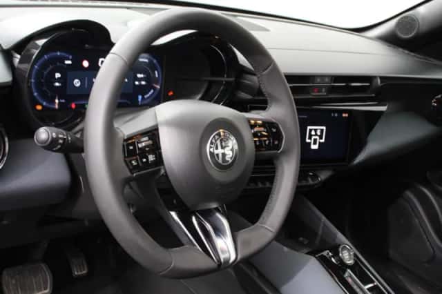 Alfa Romeo Junior (2025) thumbnail 3