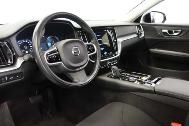 Volvo V60 (2021) thumbnail 2