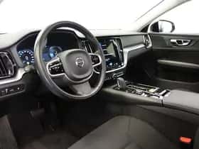 Volvo V60 (2021) thumbnail 2