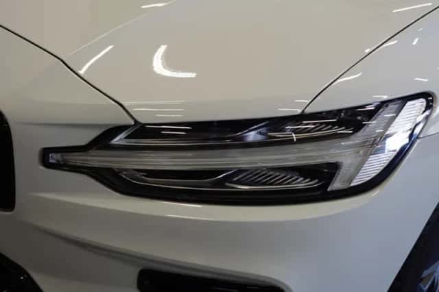 Volvo V60 (2021) thumbnail 4