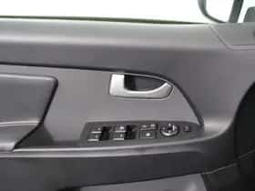 Kia Sportage (2011) thumbnail 10