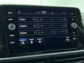Volkswagen T-Roc (2023) thumbnail 13
