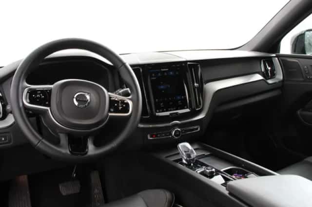 Volvo XC60 (2025) thumbnail 2