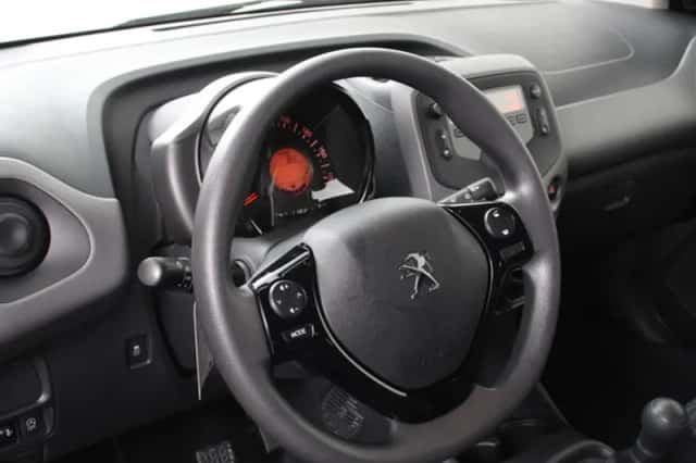 Peugeot 108 (2021) thumbnail 2