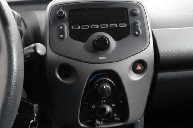 Peugeot 108 (2021) thumbnail 3