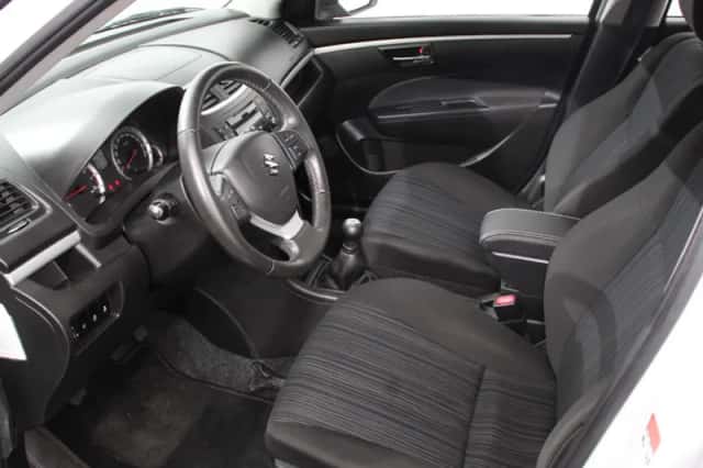 Suzuki Swift (2014) thumbnail 2