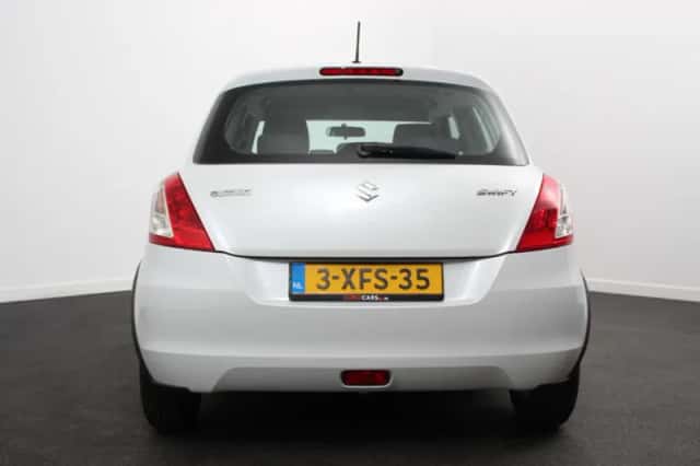 Suzuki Swift (2014) thumbnail 5