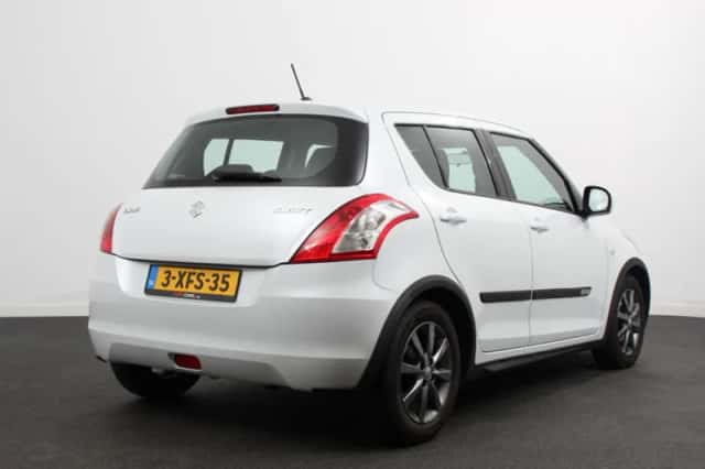 Suzuki Swift (2014) thumbnail 6