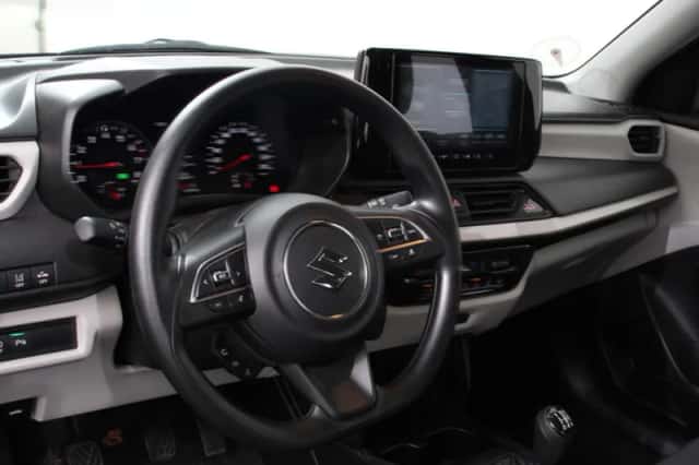 Suzuki Swift (2025) thumbnail 2