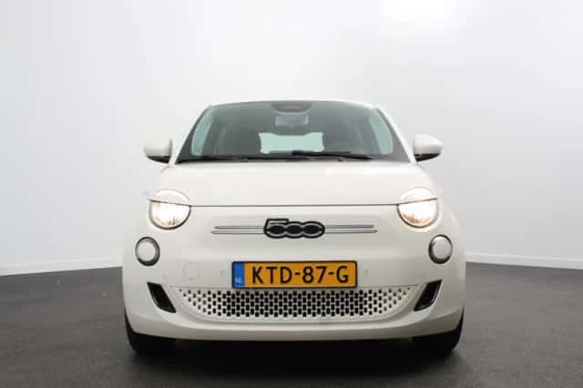 Fiat 500e (2023) thumbnail 4