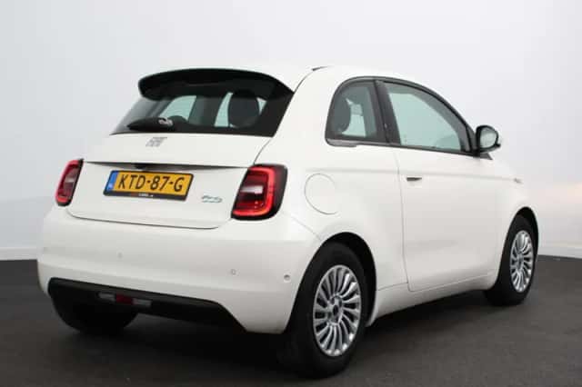 Fiat 500e (2023) thumbnail 5