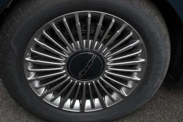 Fiat 500e (2023) thumbnail 3