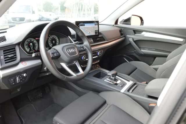Audi Q5 (2022) thumbnail 2