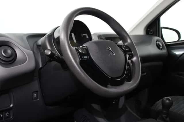 Peugeot 108 (2021) thumbnail 2