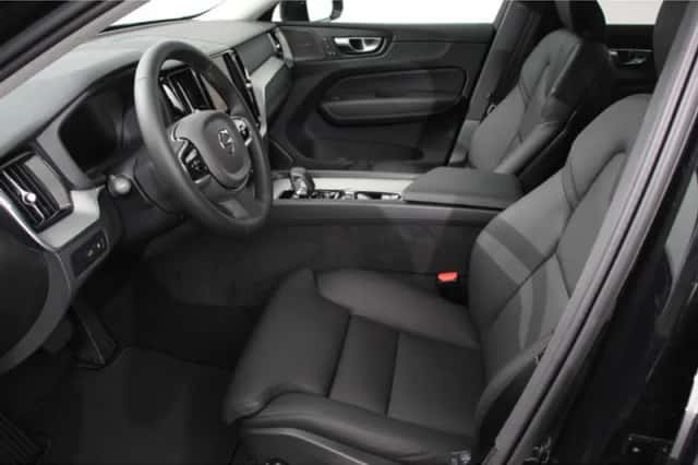 Volvo XC60 (2023) thumbnail 2