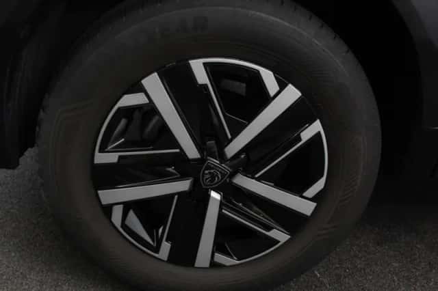 Peugeot 2008 (2025) thumbnail 2