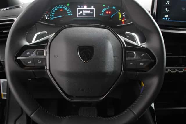 Peugeot 2008 (2025) thumbnail 3