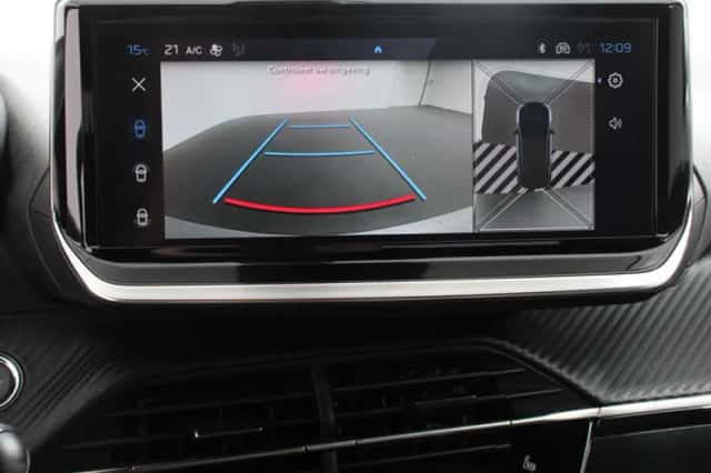 Peugeot 2008 (2024) thumbnail 2