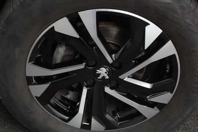 Peugeot 2008 (2023) thumbnail 3