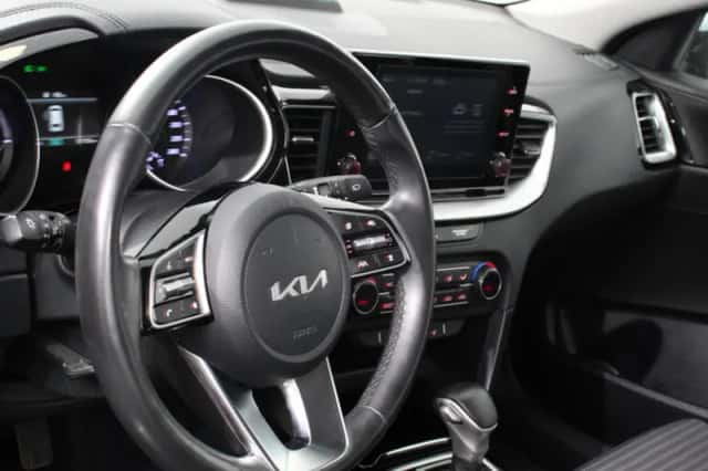 Kia Ceed Sportswagon (2023) thumbnail 2