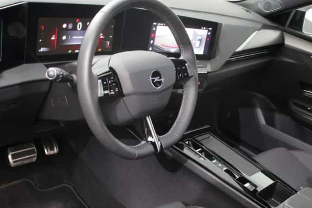 Opel Astra (2024) thumbnail 3