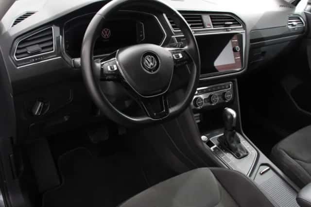 Volkswagen Tiguan (2021) thumbnail 2