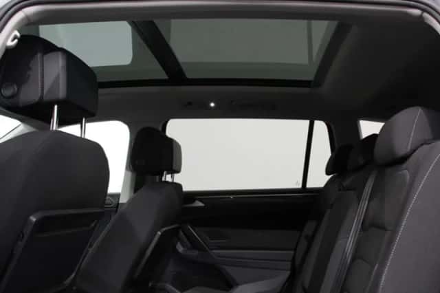 Volkswagen Tiguan (2021) thumbnail 3
