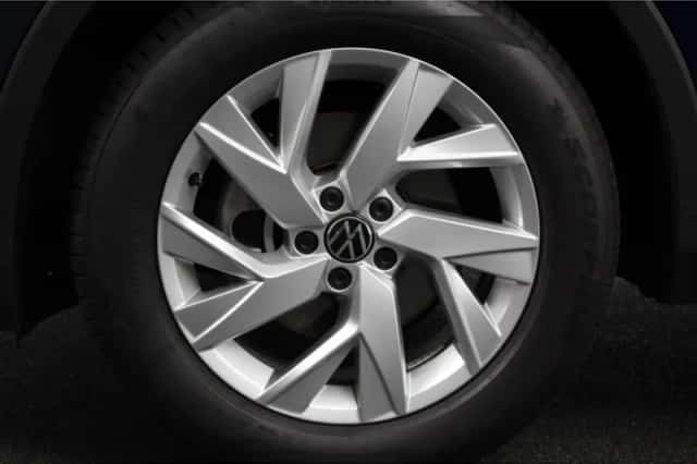 Volkswagen Tiguan (2022) thumbnail 3