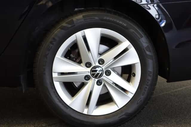 Volkswagen Golf (2021) thumbnail 6