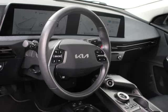 Kia EV6 (2024) thumbnail 3