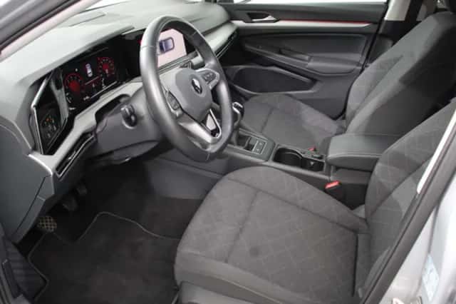 Volkswagen Golf (2023) thumbnail 2