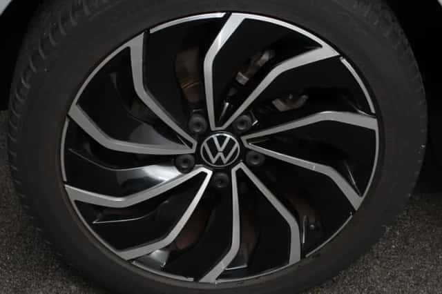 Volkswagen Golf (2023) thumbnail 3