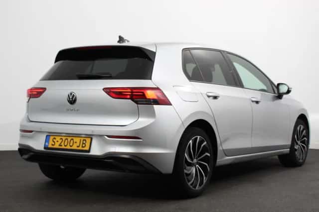 Volkswagen Golf (2023) thumbnail 6