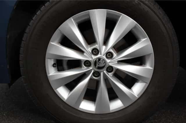 Škoda Kamiq (2021) thumbnail 3