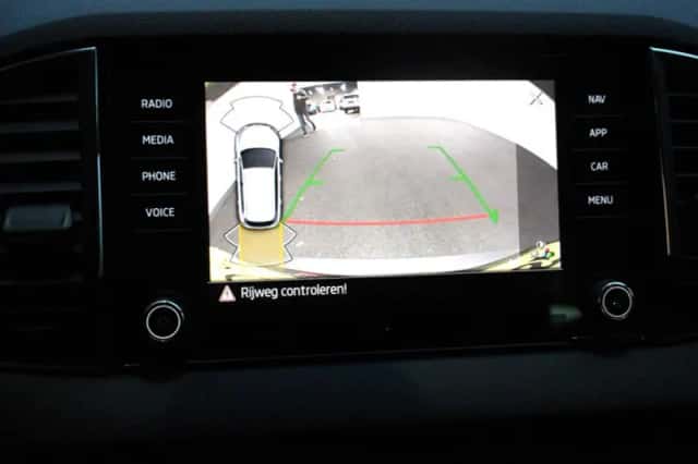 Škoda Karoq (2024) thumbnail 2