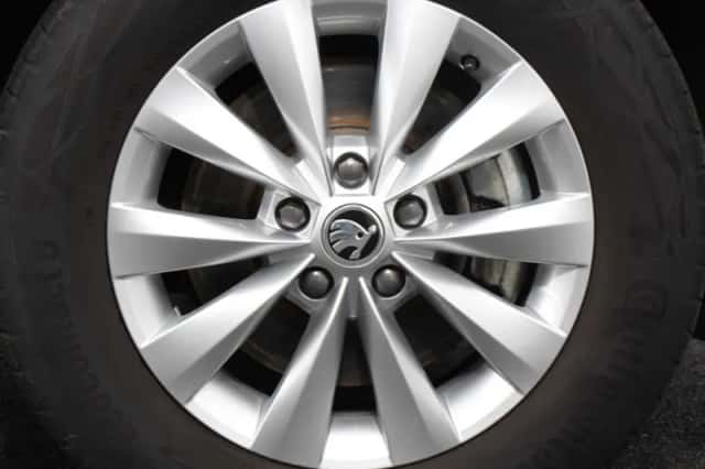 Škoda Karoq (2024) thumbnail 3
