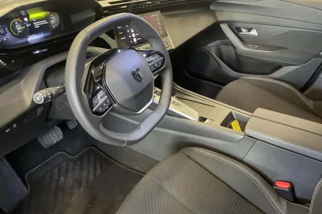 Peugeot 308 (2022) thumbnail 2