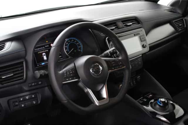 Nissan Leaf (2019) thumbnail 2