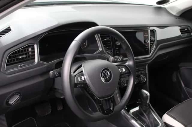 Volkswagen T-Roc (2022) thumbnail 2