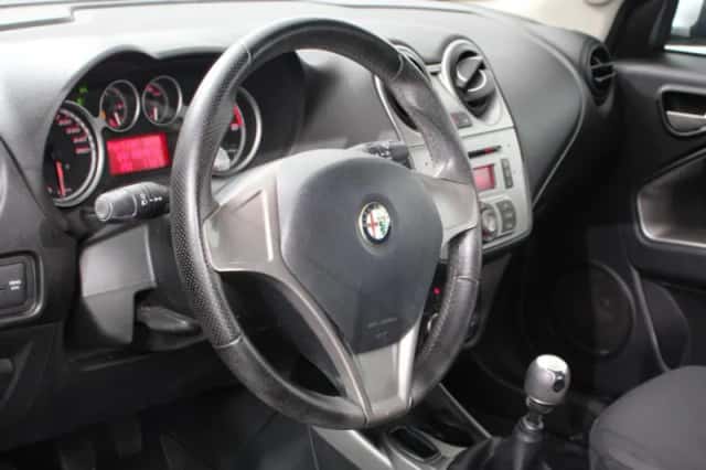 Alfa Romeo Mito (2012) thumbnail 2