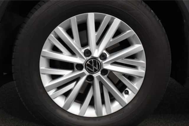 Volkswagen T-Roc (2023) thumbnail 2