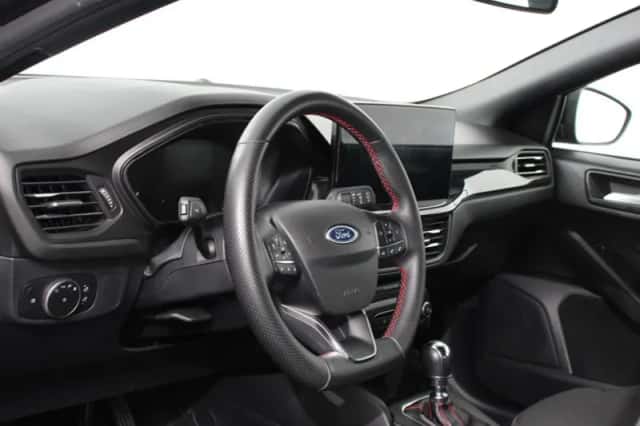 Ford Focus (2023) thumbnail 2