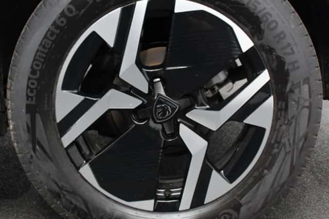 Peugeot 2008 (2024) thumbnail 2
