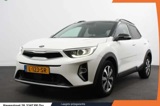 Kia Stonic (2021) thumbnail 1
