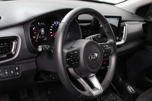 Kia Stonic (2021) thumbnail 2