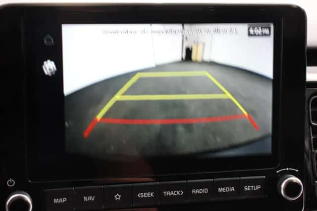 Kia Stonic (2021) thumbnail 3
