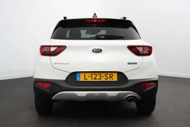 Kia Stonic (2021) thumbnail 5