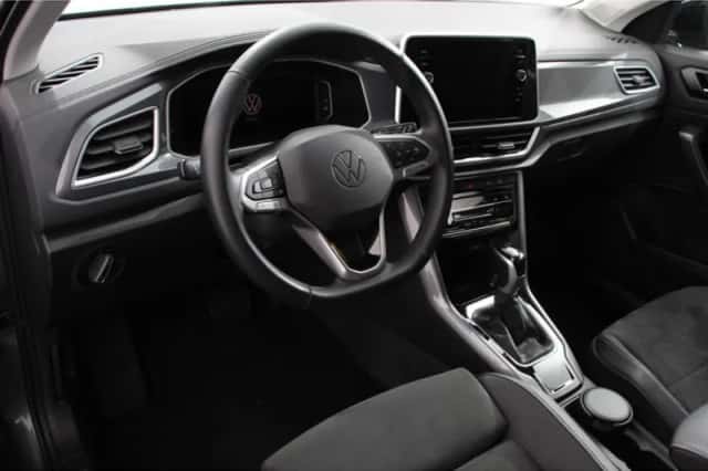Volkswagen T-Roc (2023) thumbnail 2