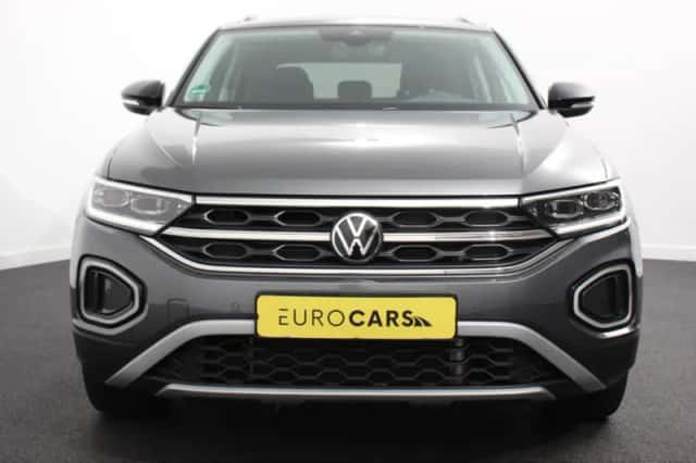 Volkswagen T-Roc (2023) thumbnail 4