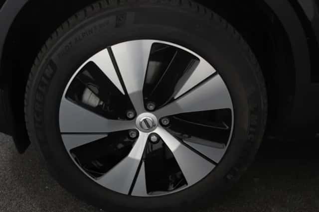 Volvo XC40 (2023) thumbnail 2